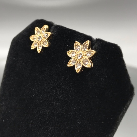 Gorgeous Dainty Gold Tone Flower Earrings, EUC - Picture 5 of 8